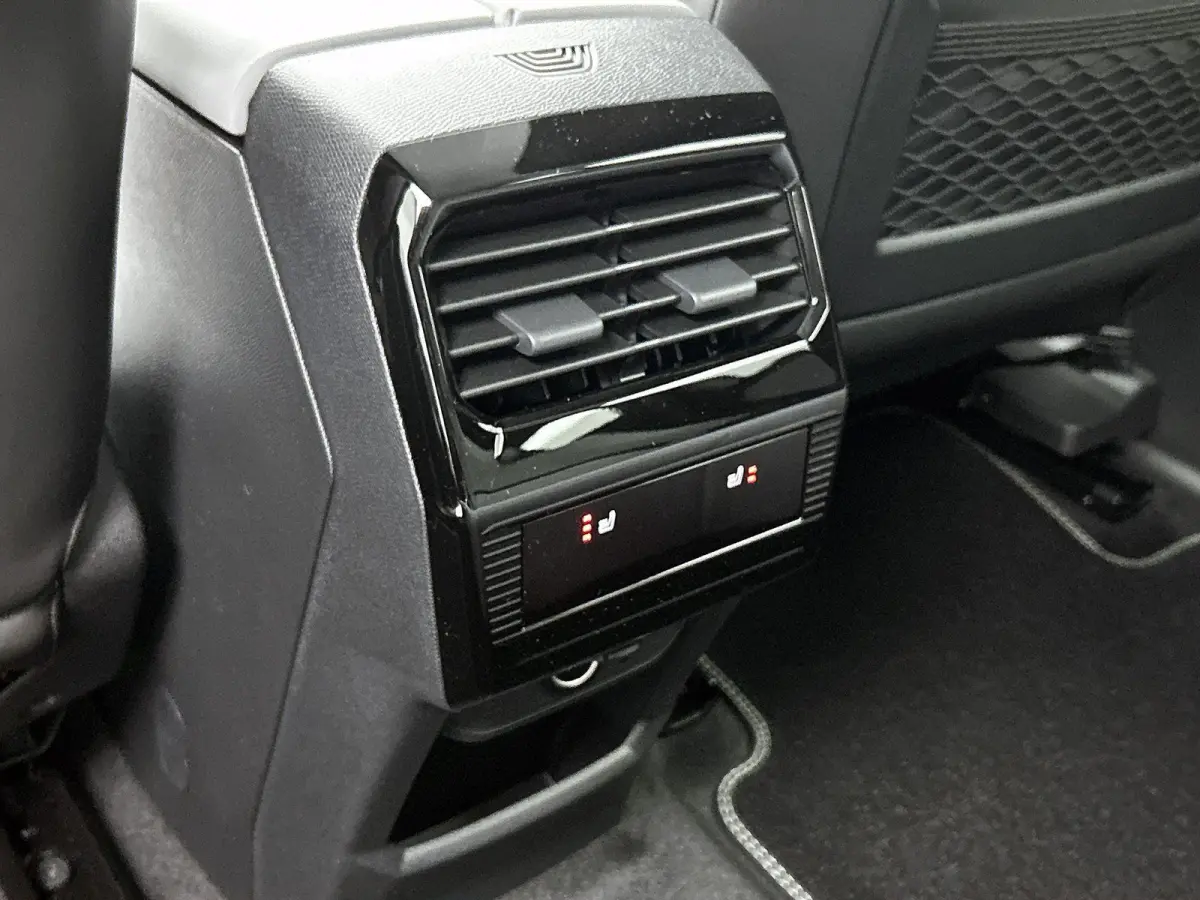 1.2 Hybrid 145pk Max Automaat | VOORRAAD VOORDEEL | Elektrische Bedienb. Bestuurdersstoel | Adaptieve Cruise Control | 360 Camera | Head-Up Display | Stoelverwarming/Verkoeling |