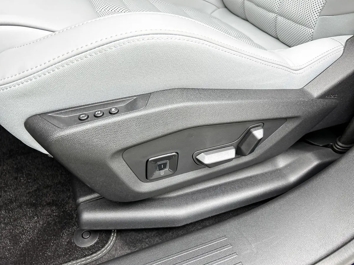 1.2 Hybrid 145pk Max Automaat | VOORRAAD VOORDEEL | Elektrische Bedienb. Bestuurdersstoel | Adaptieve Cruise Control | 360 Camera | Head-Up Display | Stoelverwarming/Verkoeling |