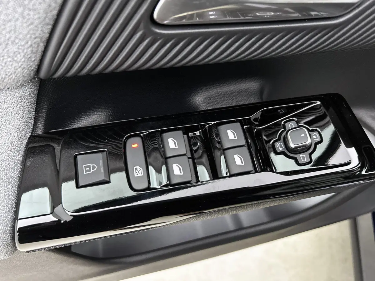 1.2 Hybrid 145pk Max Automaat | VOORRAAD VOORDEEL | Elektrische Bedienb. Bestuurdersstoel | Adaptieve Cruise Control | 360 Camera | Head-Up Display | Stoelverwarming/Verkoeling |