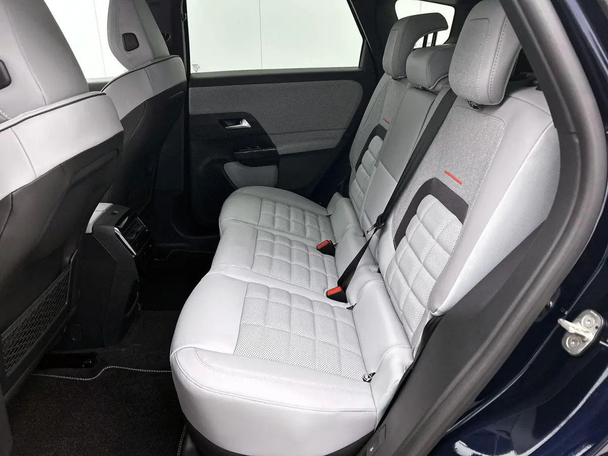 1.2 Hybrid 145pk Max Automaat | VOORRAAD VOORDEEL | Elektrische Bedienb. Bestuurdersstoel | Adaptieve Cruise Control | 360 Camera | Head-Up Display | Stoelverwarming/Verkoeling |