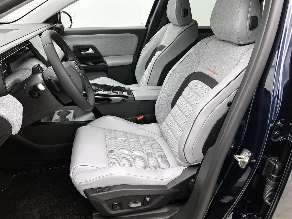 1.2 Hybrid 145pk Max Automaat | VOORRAAD VOORDEEL | Elektrische Bedienb. Bestuurdersstoel | Adaptieve Cruise Control | 360 Camera | Head-Up Display | Stoelverwarming/Verkoeling |