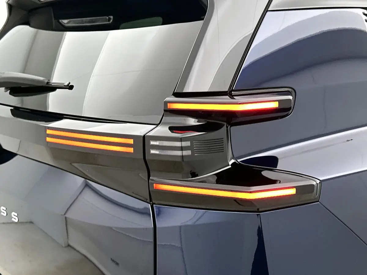 1.2 Hybrid 145pk Max Automaat | VOORRAAD VOORDEEL | Elektrische Bedienb. Bestuurdersstoel | Adaptieve Cruise Control | 360 Camera | Head-Up Display | Stoelverwarming/Verkoeling |