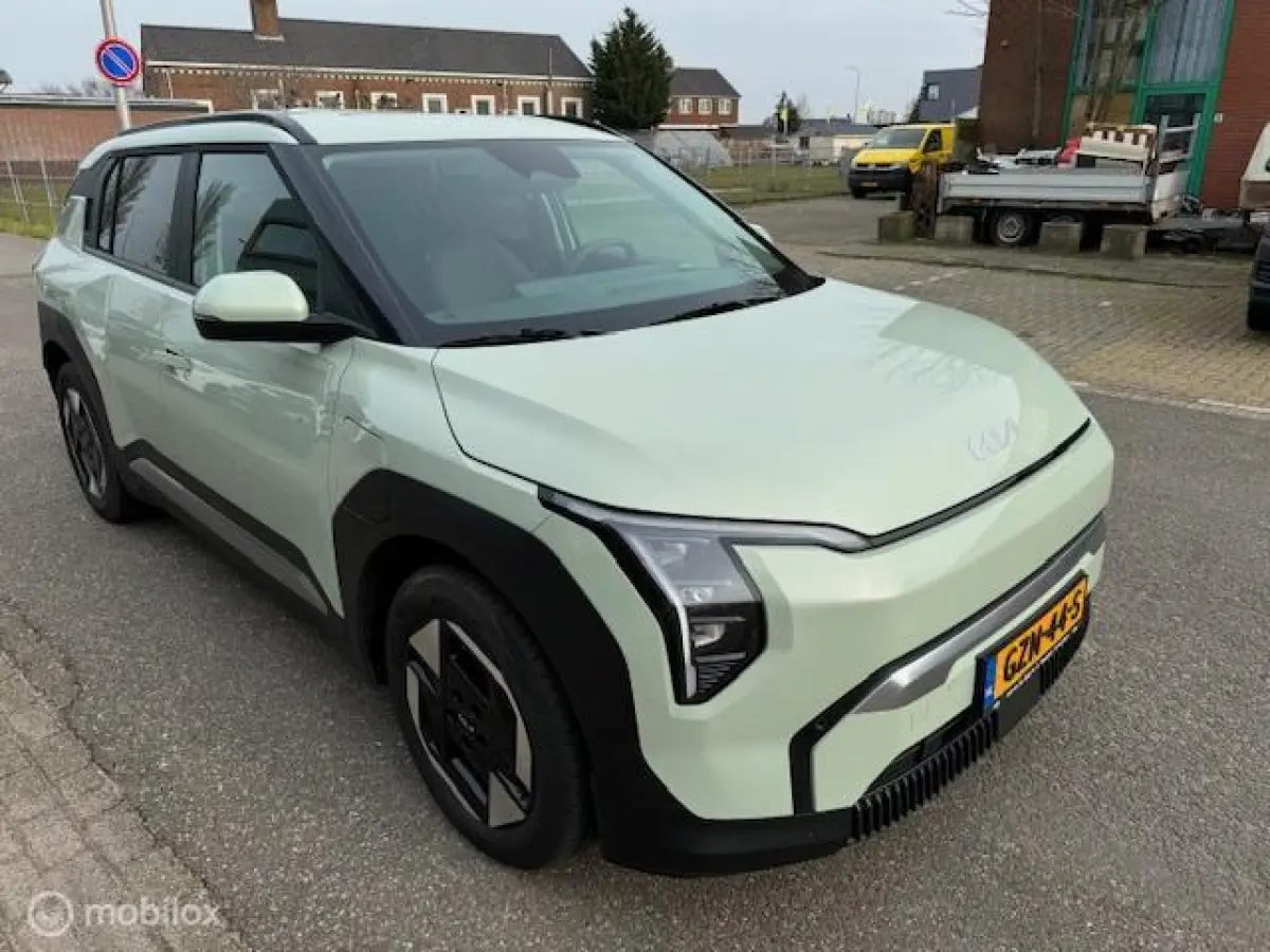Plus Nieuwprijs € 39.950,- nu € 4.000,- Demo korting , € 29.700 ex btw , Volledig electrisch rijden , mooie luxe uitvoering 7 jaar fabrieks garantie