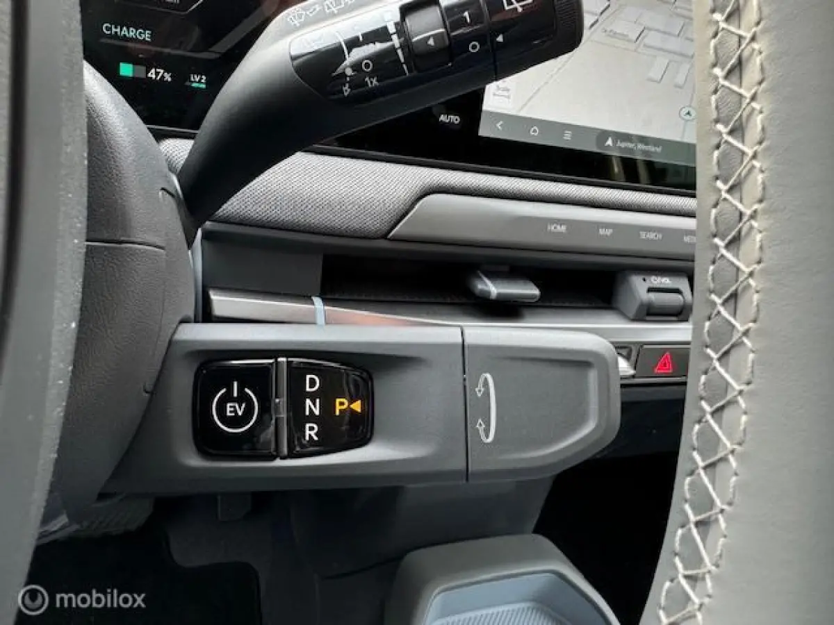 Plus Nieuwprijs € 39.950,- nu € 4.000,- Demo korting , € 29.700 ex btw , Volledig electrisch rijden , mooie luxe uitvoering 7 jaar fabrieks garantie