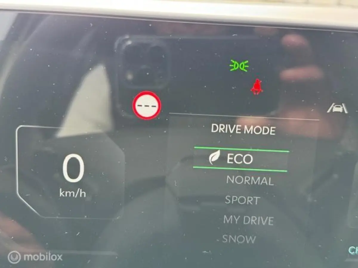 Plus Nieuwprijs € 39.950,- nu € 4.000,- Demo korting , € 29.700 ex btw , Volledig electrisch rijden , mooie luxe uitvoering 7 jaar fabrieks garantie