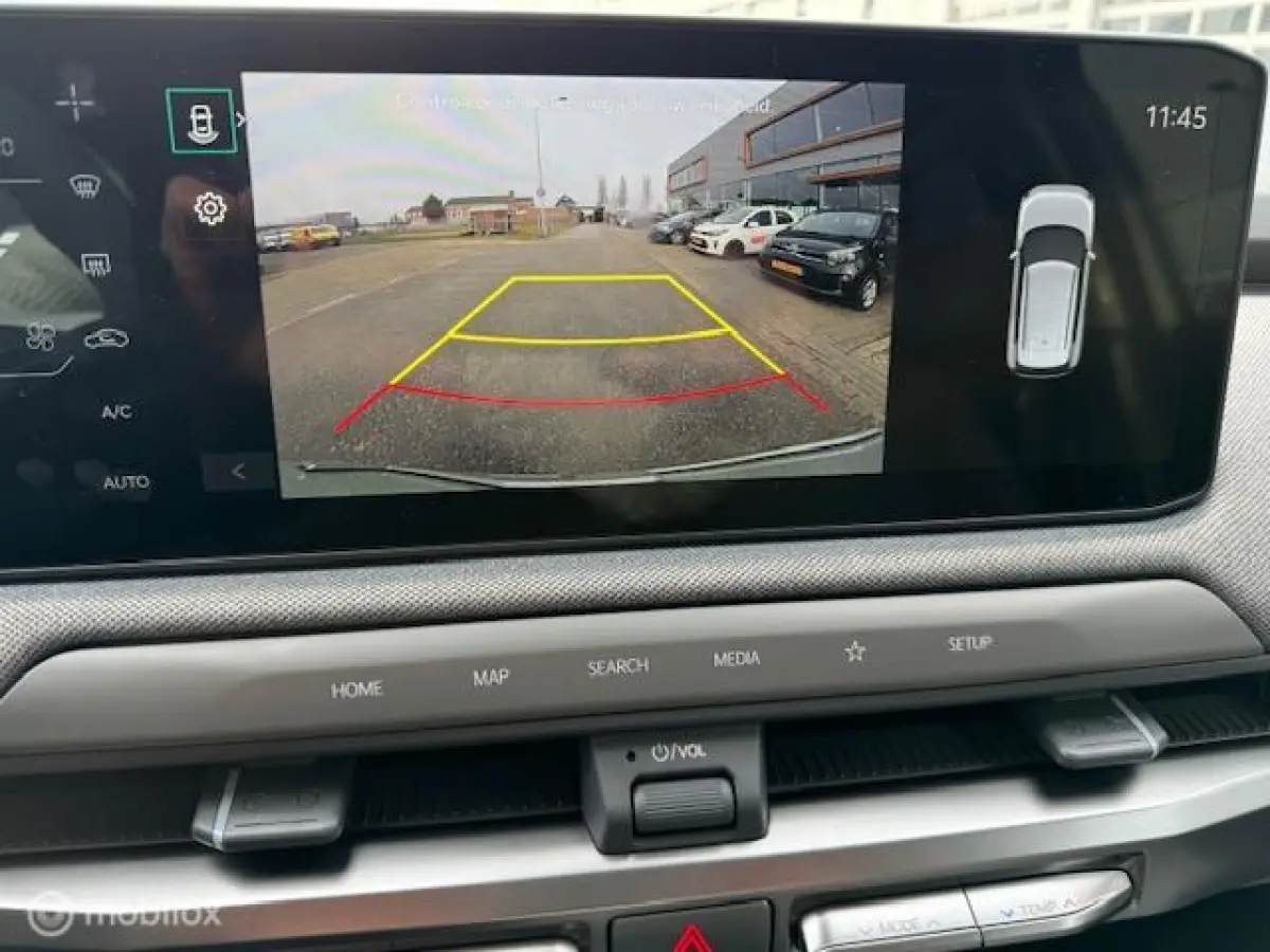 Plus Nieuwprijs € 39.950,- nu € 4.000,- Demo korting , € 29.700 ex btw , Volledig electrisch rijden , mooie luxe uitvoering 7 jaar fabrieks garantie