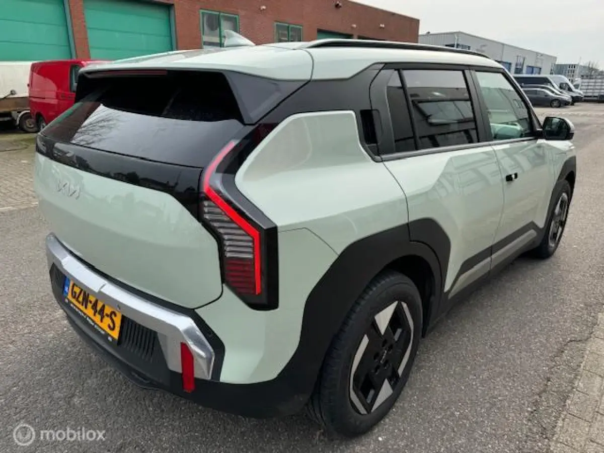 Plus Nieuwprijs € 39.950,- nu € 4.000,- Demo korting , € 29.700 ex btw , Volledig electrisch rijden , mooie luxe uitvoering 7 jaar fabrieks garantie