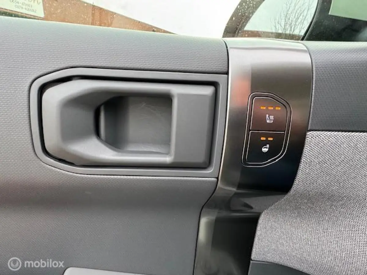 Plus Nieuwprijs € 39.950,- nu € 4.000,- Demo korting , € 29.700 ex btw , Volledig electrisch rijden , mooie luxe uitvoering 7 jaar fabrieks garantie