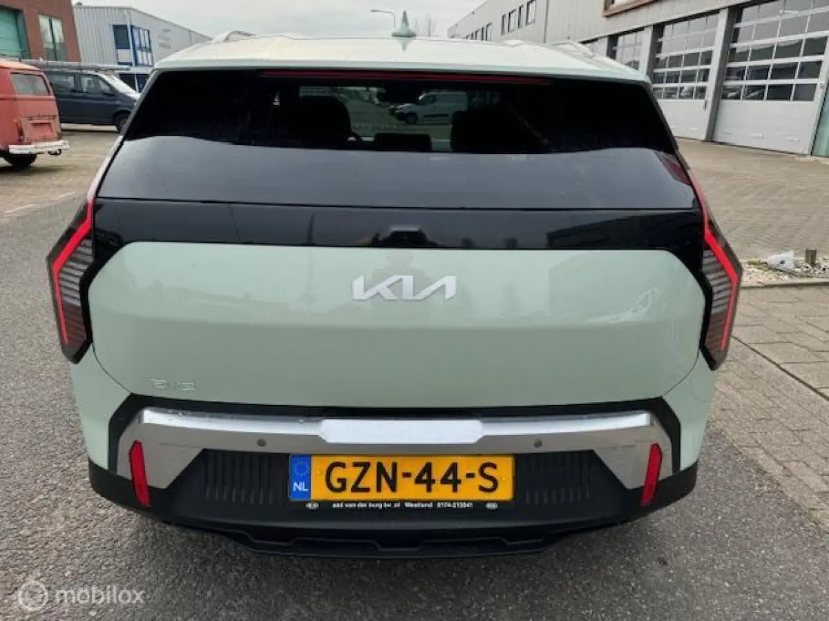 Plus Nieuwprijs € 39.950,- nu € 4.000,- Demo korting , € 29.700 ex btw , Volledig electrisch rijden , mooie luxe uitvoering 7 jaar fabrieks garantie
