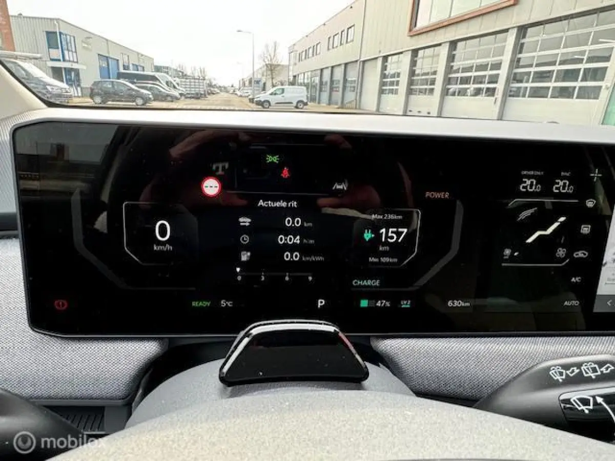 Plus Nieuwprijs € 39.950,- nu € 4.000,- Demo korting , € 29.700 ex btw , Volledig electrisch rijden , mooie luxe uitvoering 7 jaar fabrieks garantie