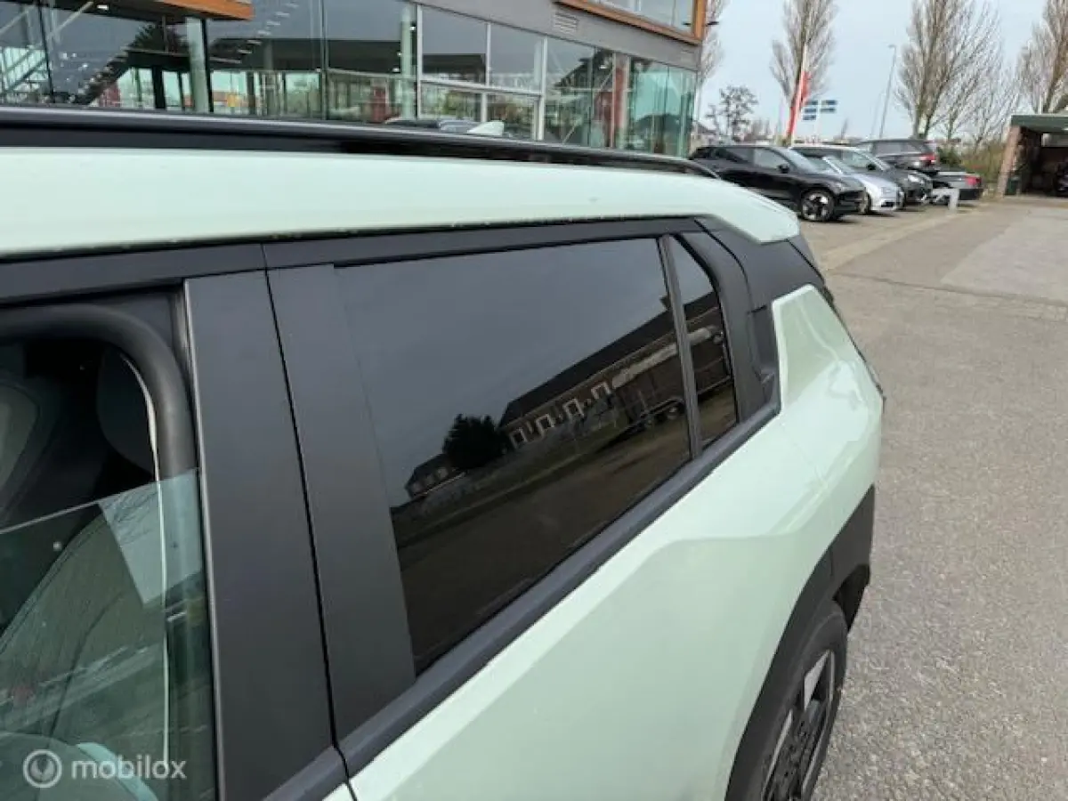 Plus Nieuwprijs € 39.950,- nu € 4.000,- Demo korting , € 29.700 ex btw , Volledig electrisch rijden , mooie luxe uitvoering 7 jaar fabrieks garantie