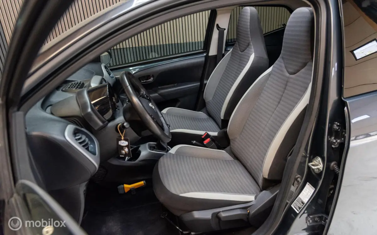 1.0 VVT-i x-cite Cabrio, Camera, Airco, DAB+