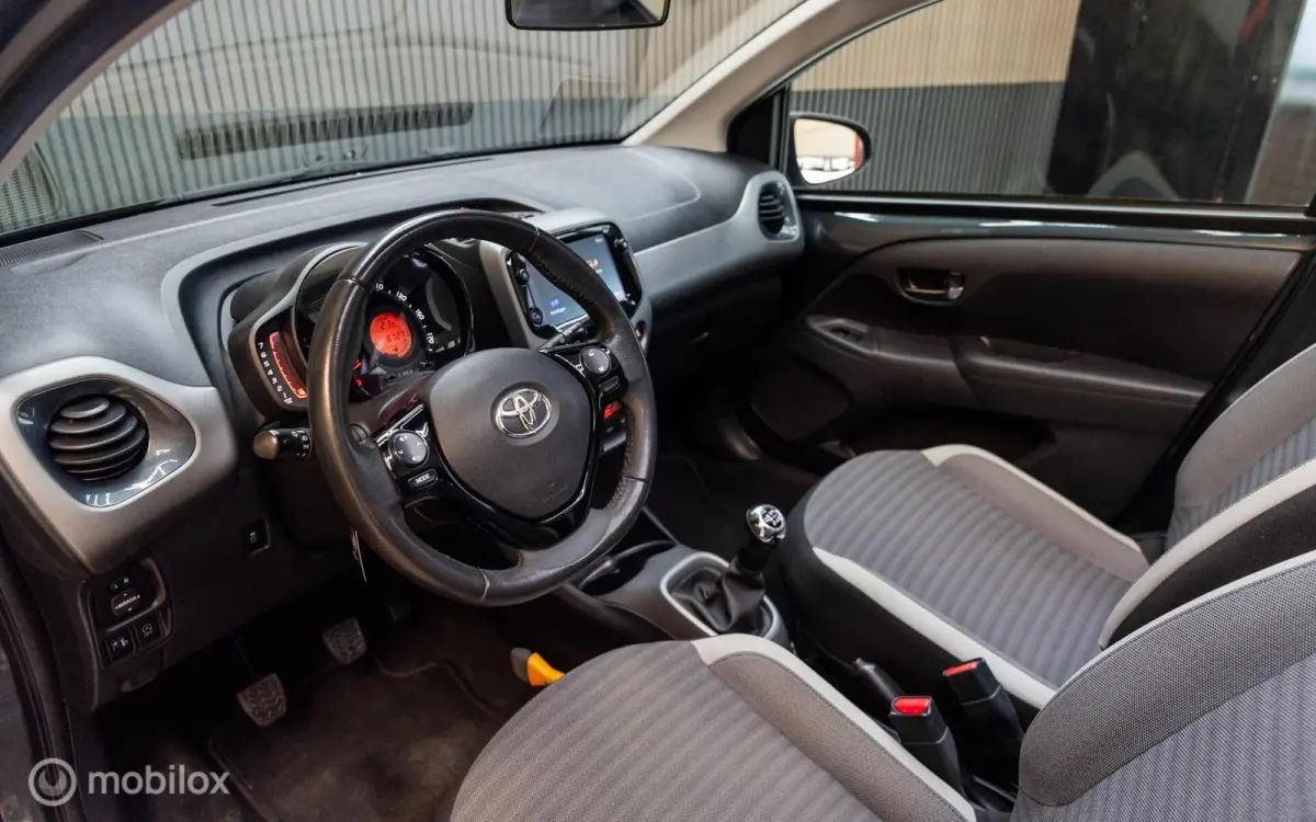 1.0 VVT-i x-cite Cabrio, Camera, Airco, DAB+