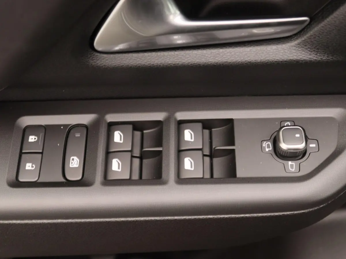 1.6 e-Hybrid Plug-In First Edition | Open dak | Demo | Tot 8 jaar garantie |