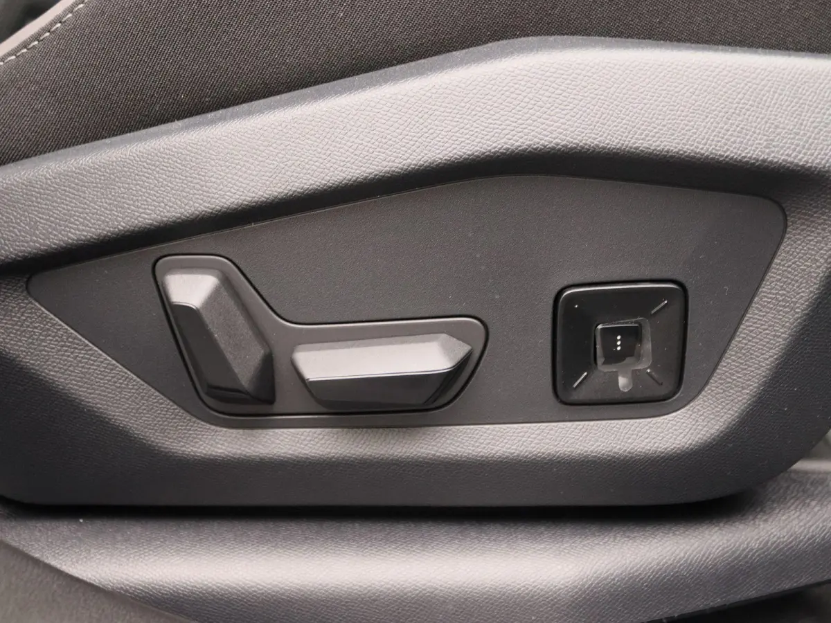 1.6 e-Hybrid Plug-In First Edition | Open dak | Demo | Tot 8 jaar garantie |