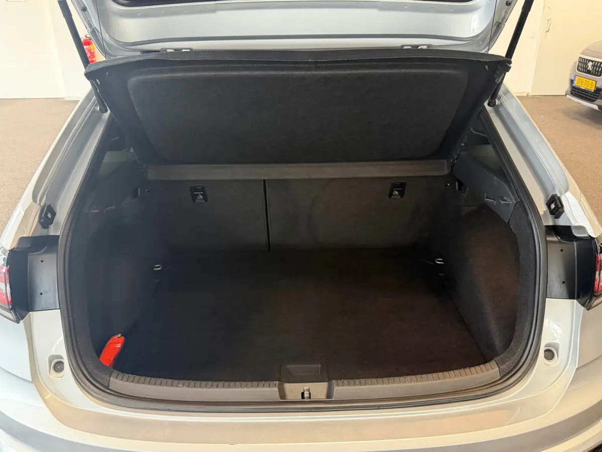 1.0 TSI R-LINE|NAVIGATIE|ECC AIRCO|PANORAMA|CRUISE