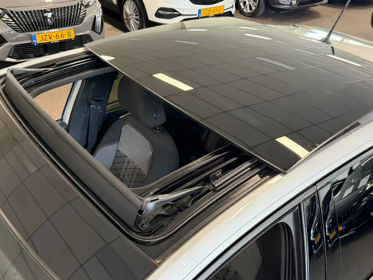 1.0 TSI R-LINE|NAVIGATIE|ECC AIRCO|PANORAMA|CRUISE
