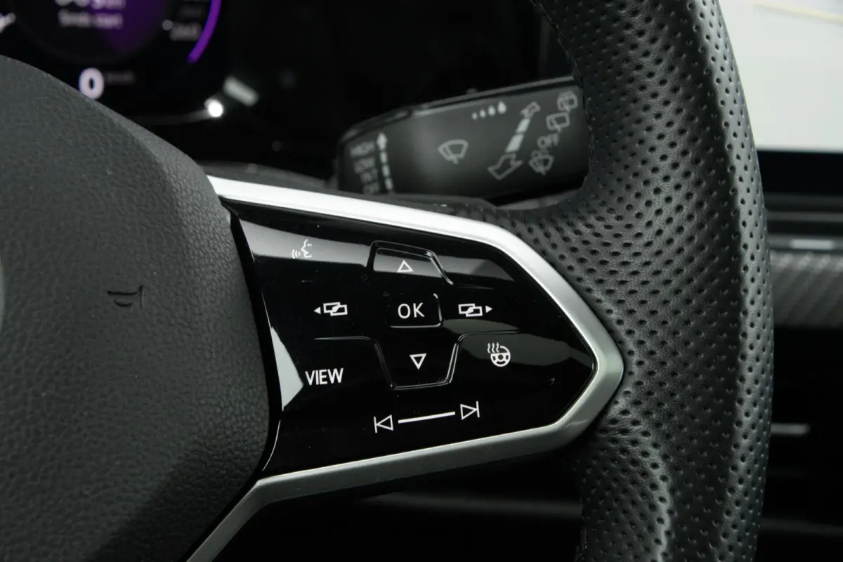 1.5 eTSI R-Line | Pano | DAB | HUD | Camera