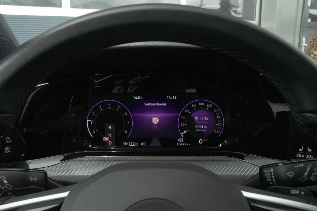 1.5 eTSI R-Line | Pano | DAB | HUD | Camera