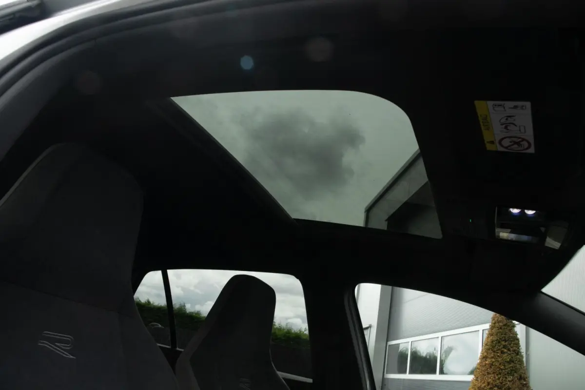1.5 eTSI R-Line | Pano | DAB | HUD | Camera