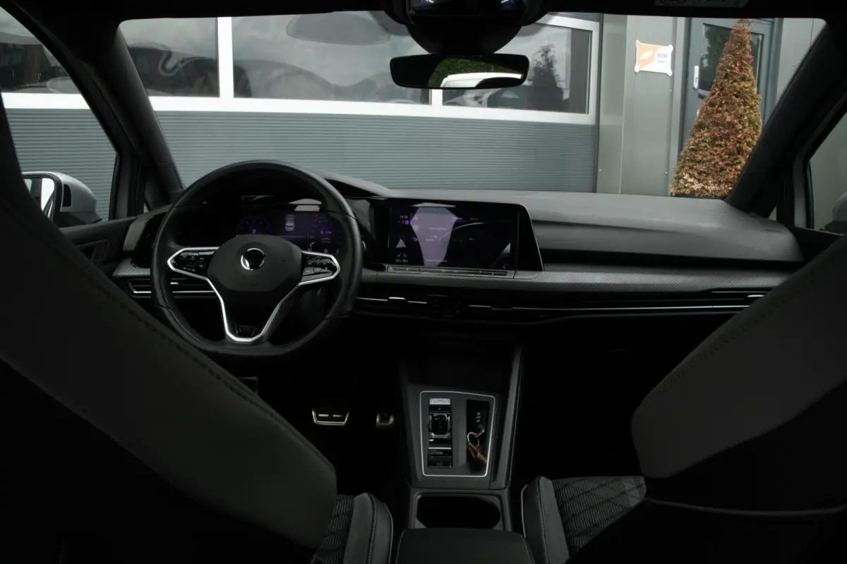 1.5 eTSI R-Line | Pano | DAB | HUD | Camera