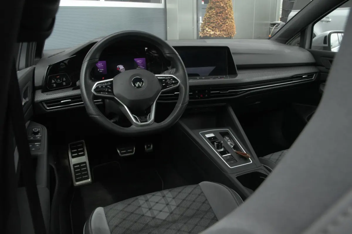 1.5 eTSI R-Line | Pano | DAB | HUD | Camera
