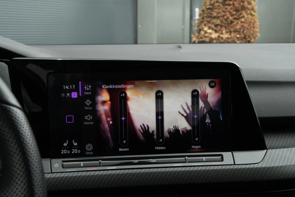 1.5 eTSI R-Line | Pano | DAB | HUD | Camera