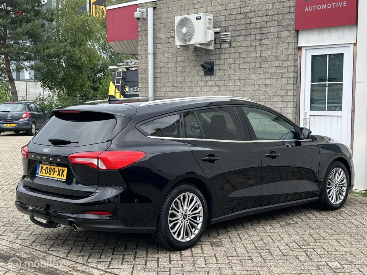 1.0 EcoBoost Titanium Buss. Volle uitvoerin