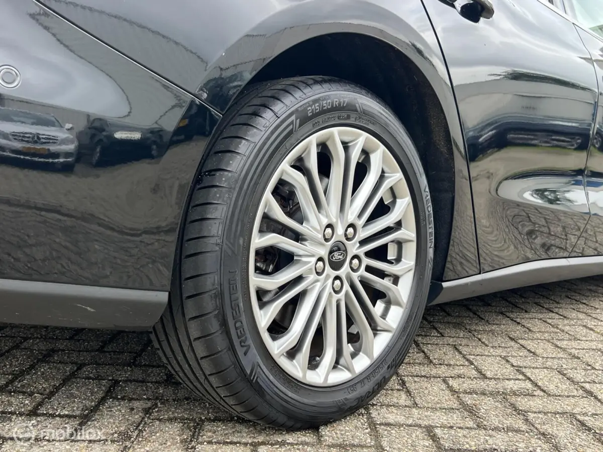 1.0 EcoBoost Titanium Buss. Volle uitvoerin