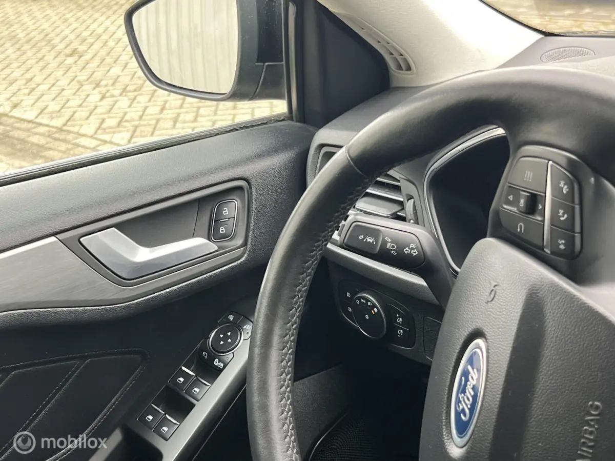 1.0 EcoBoost Titanium Buss. Volle uitvoerin