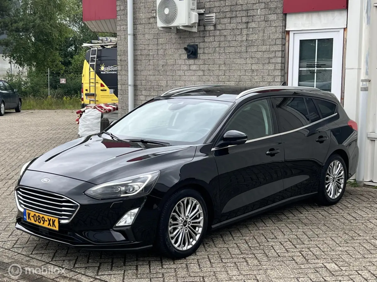 1.0 EcoBoost Titanium Buss. Volle uitvoerin