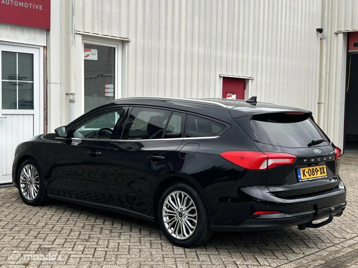 1.0 EcoBoost Titanium Buss. Volle uitvoerin