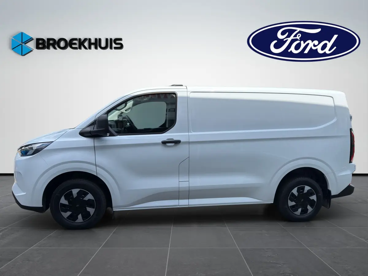 Transit E-Custom Trend 136pk L1 RWD | Nieuw | Ford Protect 2 + 3 garantie | 2.300 kg Trekgewicht | Elektrisch |