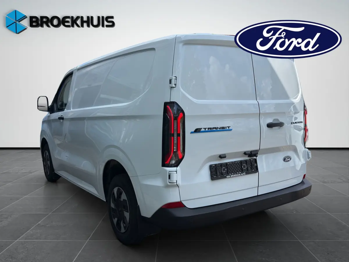 Transit E-Custom Trend 136pk L1 RWD | Nieuw | Ford Protect 2 + 3 garantie | 2.300 kg Trekgewicht | Elektrisch |