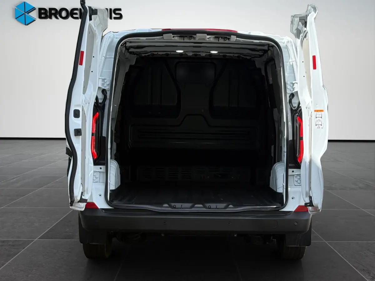 Transit E-Custom Trend 136pk L1 RWD | Nieuw | Ford Protect 2 + 3 garantie | 2.300 kg Trekgewicht | Elektrisch |