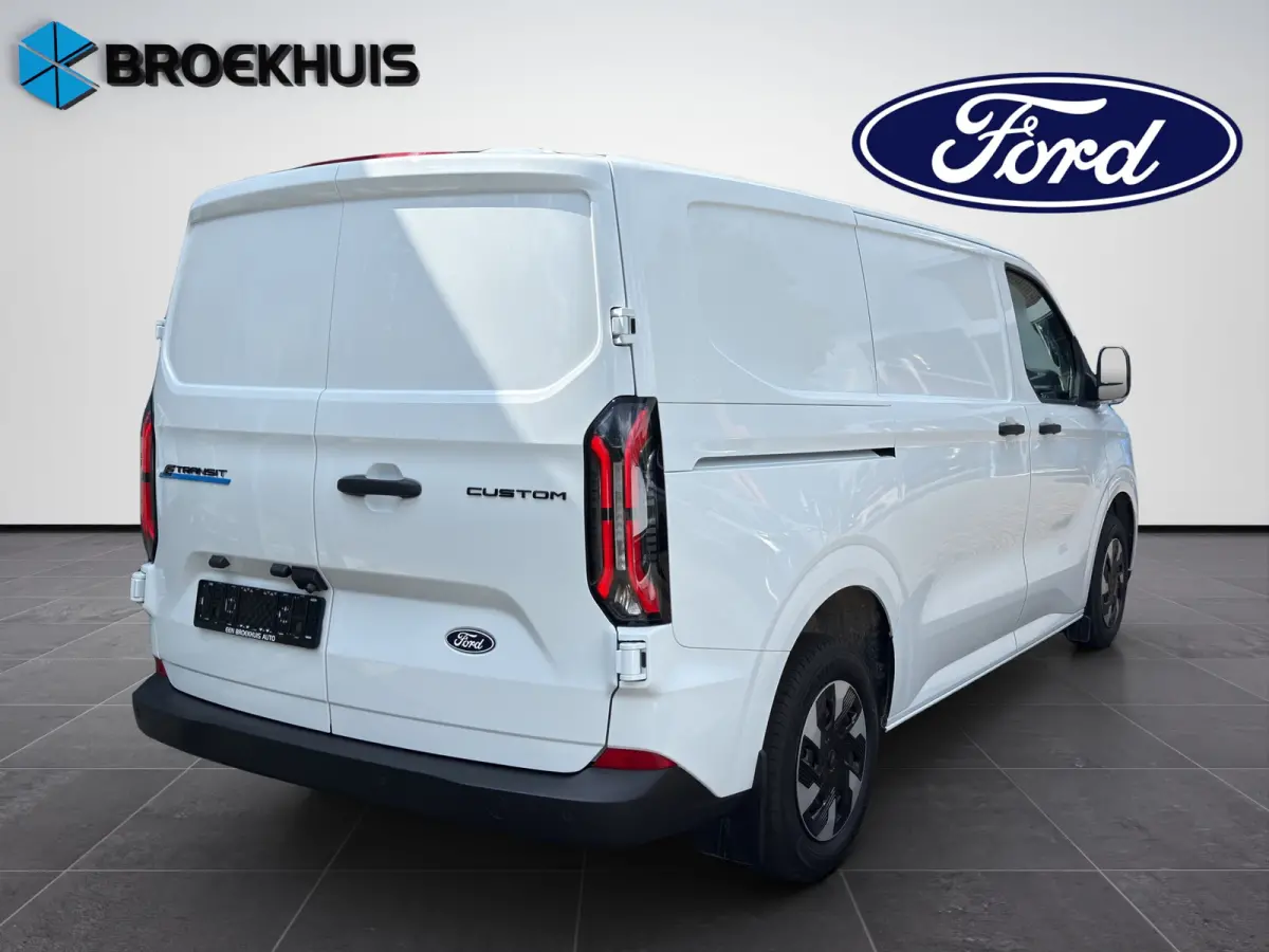 Transit E-Custom Trend 136pk L1 RWD | Nieuw | Ford Protect 2 + 3 garantie | 2.300 kg Trekgewicht | Elektrisch |