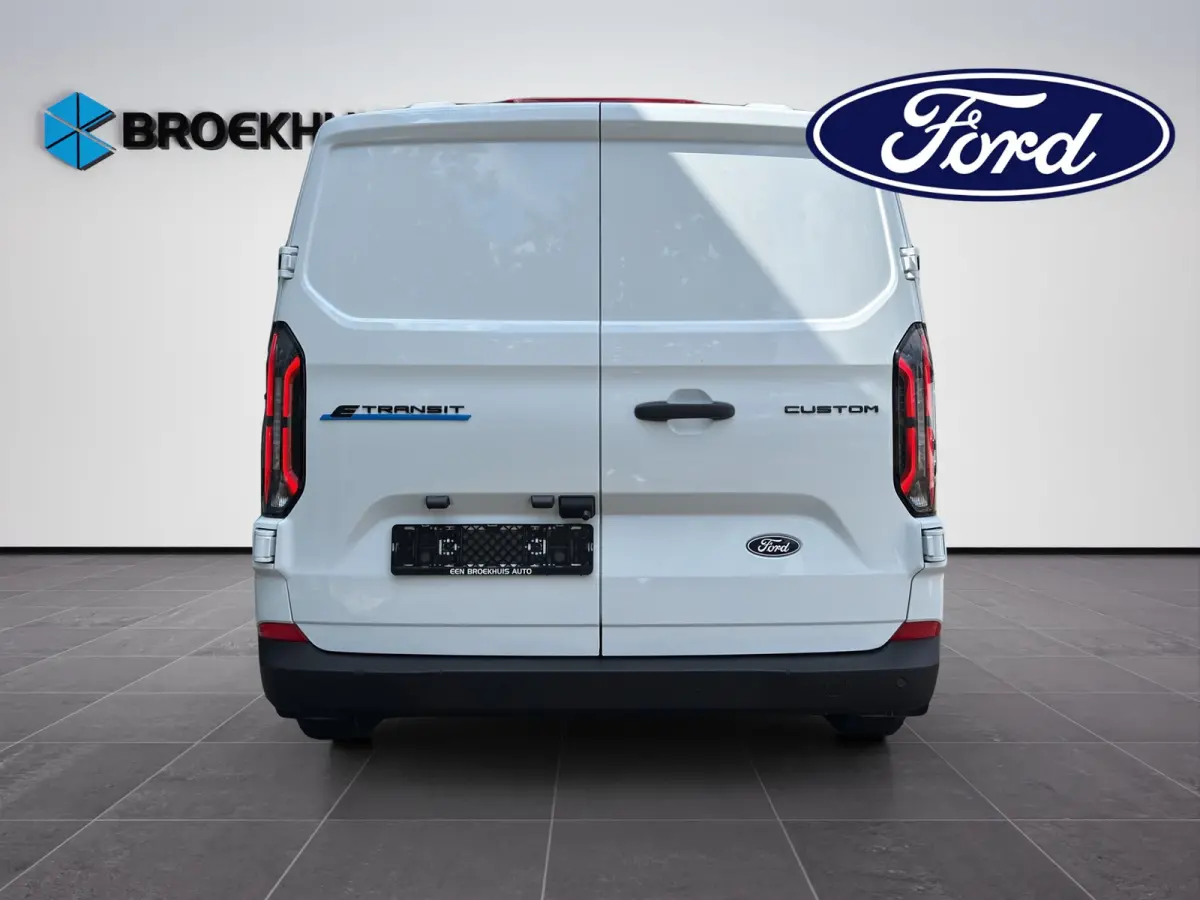 Transit E-Custom Trend 136pk L1 RWD | Nieuw | Ford Protect 2 + 3 garantie | 2.300 kg Trekgewicht | Elektrisch |