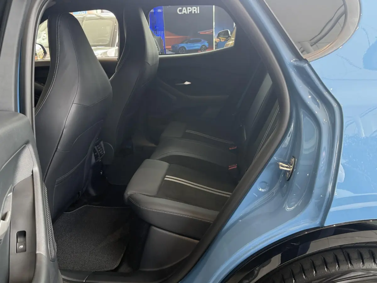 Collection Extended Range RWD 79 kWh | Unieke uitvoering! | Sportieve BODYKIT | €1500 Ford Voordeel | Adaptieve Cruise Control | Head-up display | Stoel/stuurverwarming | B&O Audio | Elek.