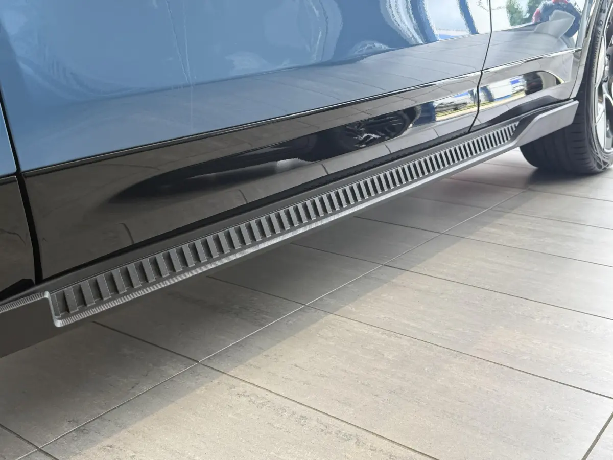 Collection Extended Range RWD 79 kWh | Unieke uitvoering! | Sportieve BODYKIT | €1500 Ford Voordeel | Adaptieve Cruise Control | Head-up display | Stoel/stuurverwarming | B&O Audio | Elek.