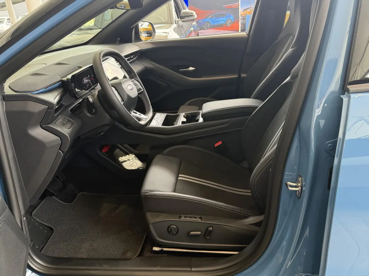 Collection Extended Range RWD 79 kWh | Unieke uitvoering! | Sportieve BODYKIT | €1500 Ford Voordeel | Adaptieve Cruise Control | Head-up display | Stoel/stuurverwarming | B&O Audio | Elek.