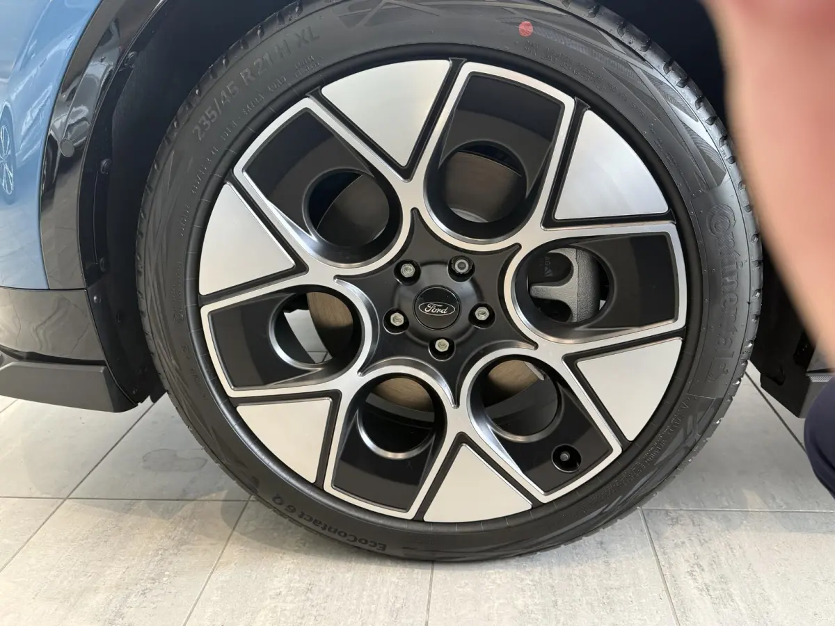 Collection Extended Range RWD 79 kWh | Unieke uitvoering! | Sportieve BODYKIT | €1500 Ford Voordeel | Adaptieve Cruise Control | Head-up display | Stoel/stuurverwarming | B&O Audio | Elek.