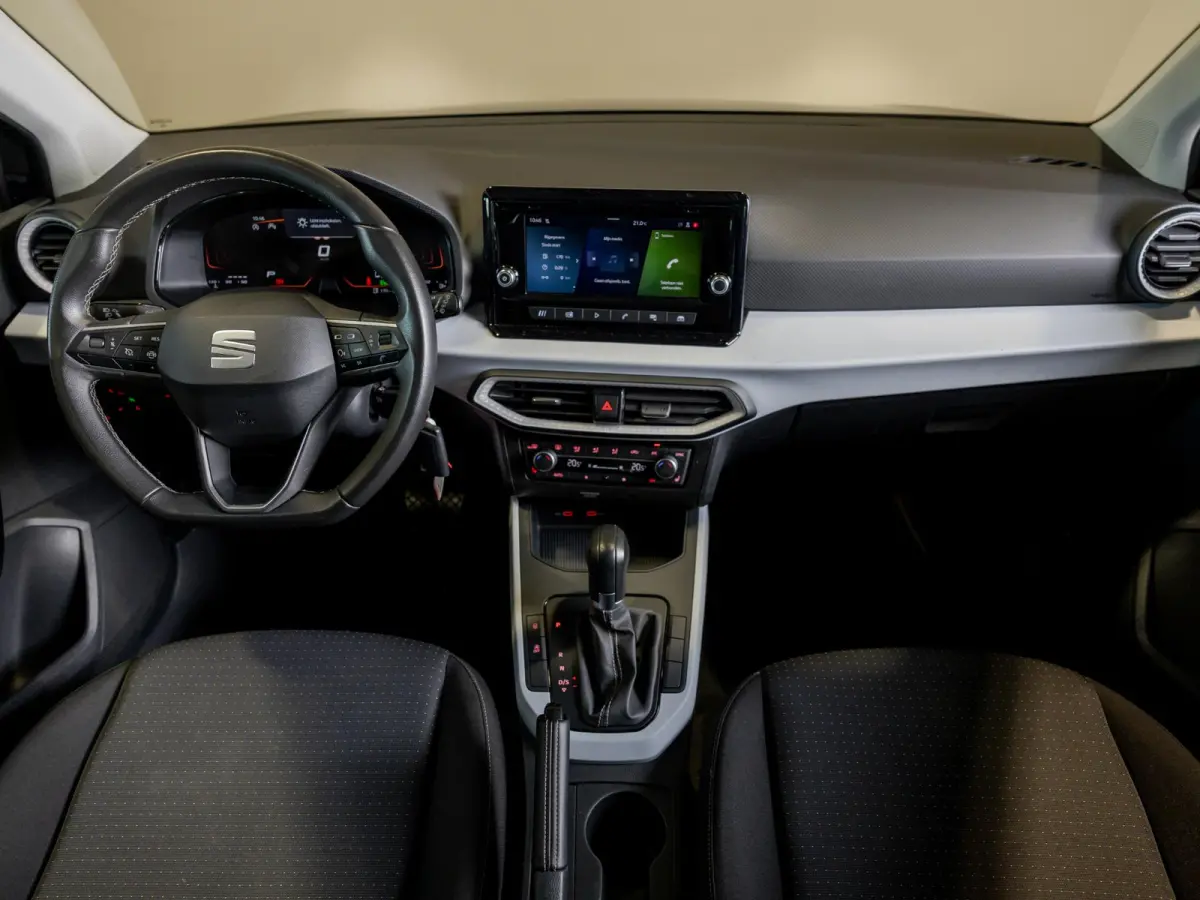 1.0 EcoTSI Style Business Connect / 116pk / Stoelverwarming / Automatische klimaatregeling /