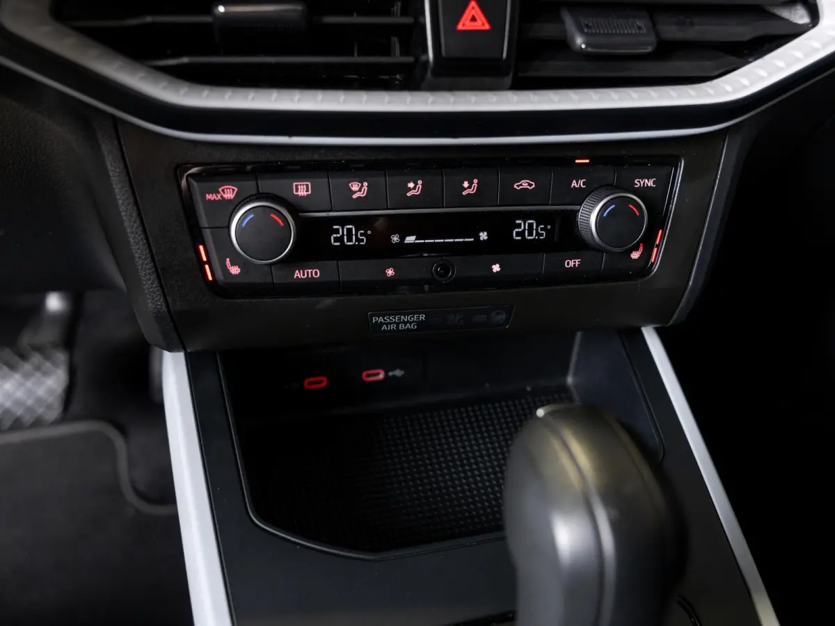 1.0 EcoTSI Style Business Connect / 116pk / Stoelverwarming / Automatische klimaatregeling /