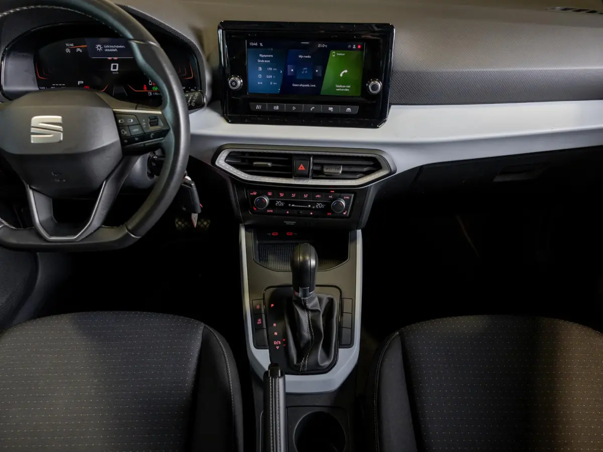 1.0 EcoTSI Style Business Connect / 116pk / Stoelverwarming / Automatische klimaatregeling /