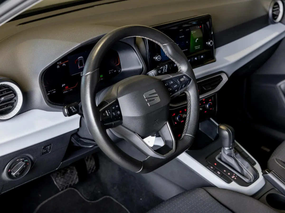 1.0 EcoTSI Style Business Connect / 116pk / Stoelverwarming / Automatische klimaatregeling /