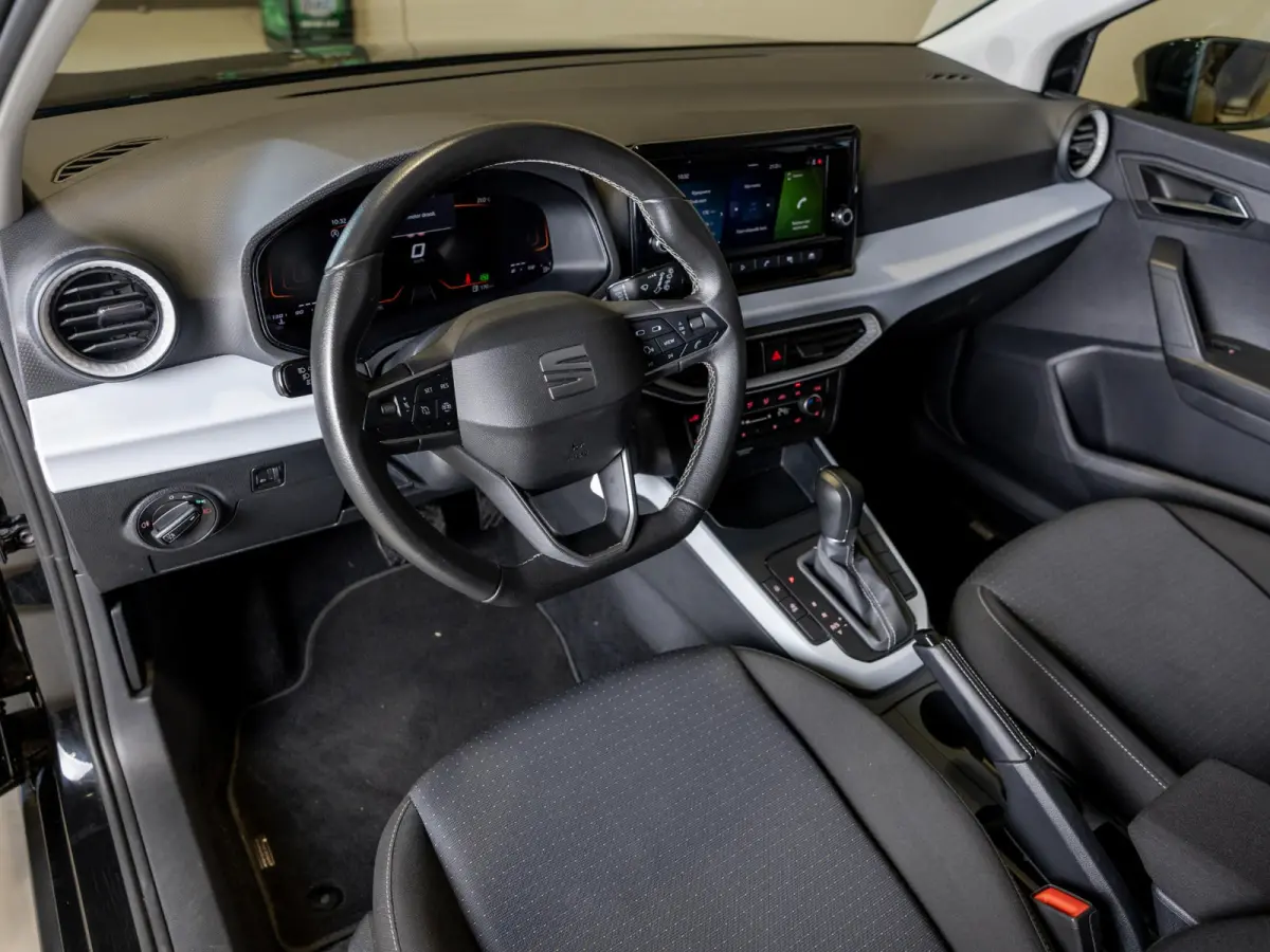 1.0 EcoTSI Style Business Connect / 116pk / Stoelverwarming / Automatische klimaatregeling /