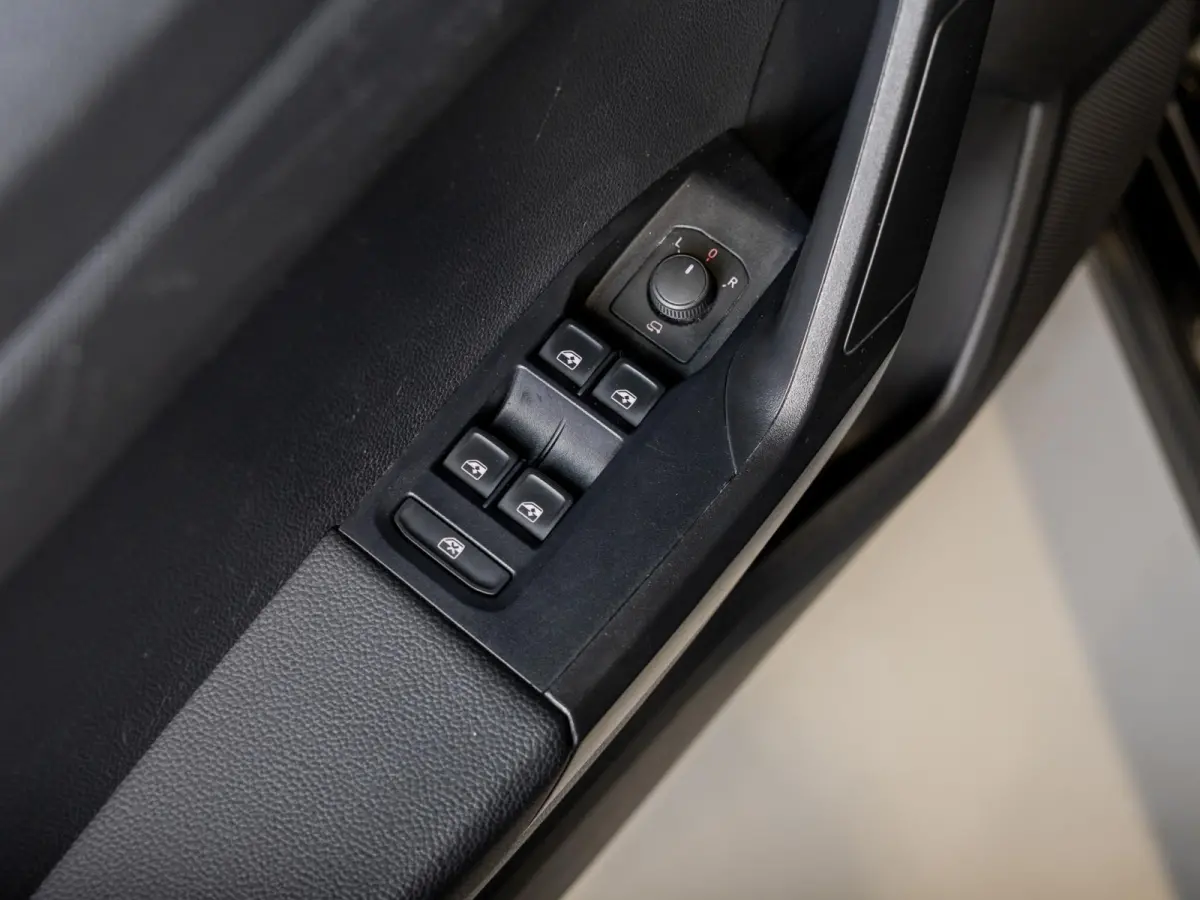 1.0 EcoTSI Style Business Connect / 116pk / Stoelverwarming / Automatische klimaatregeling /