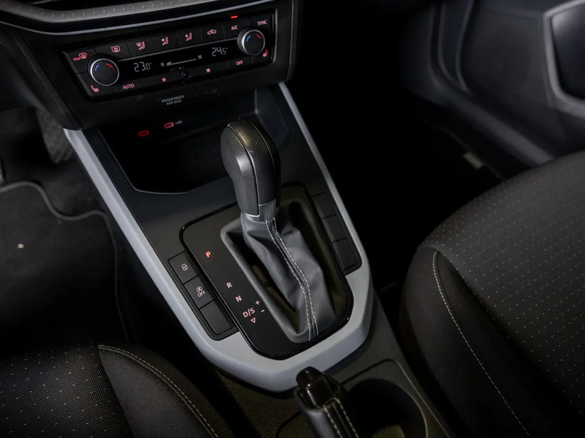 1.0 EcoTSI Style Business Connect / 116pk / Stoelverwarming / Automatische klimaatregeling /