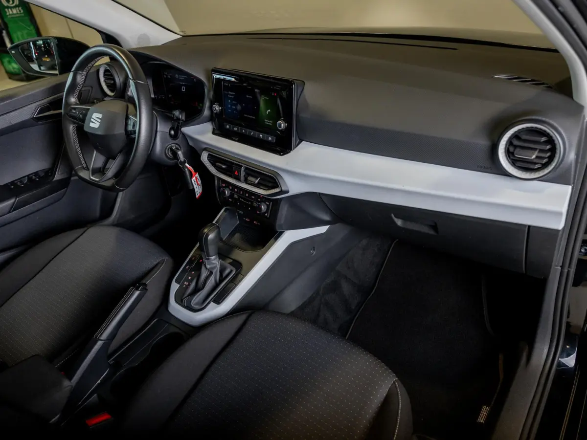 1.0 EcoTSI Style Business Connect / 116pk / Stoelverwarming / Automatische klimaatregeling /