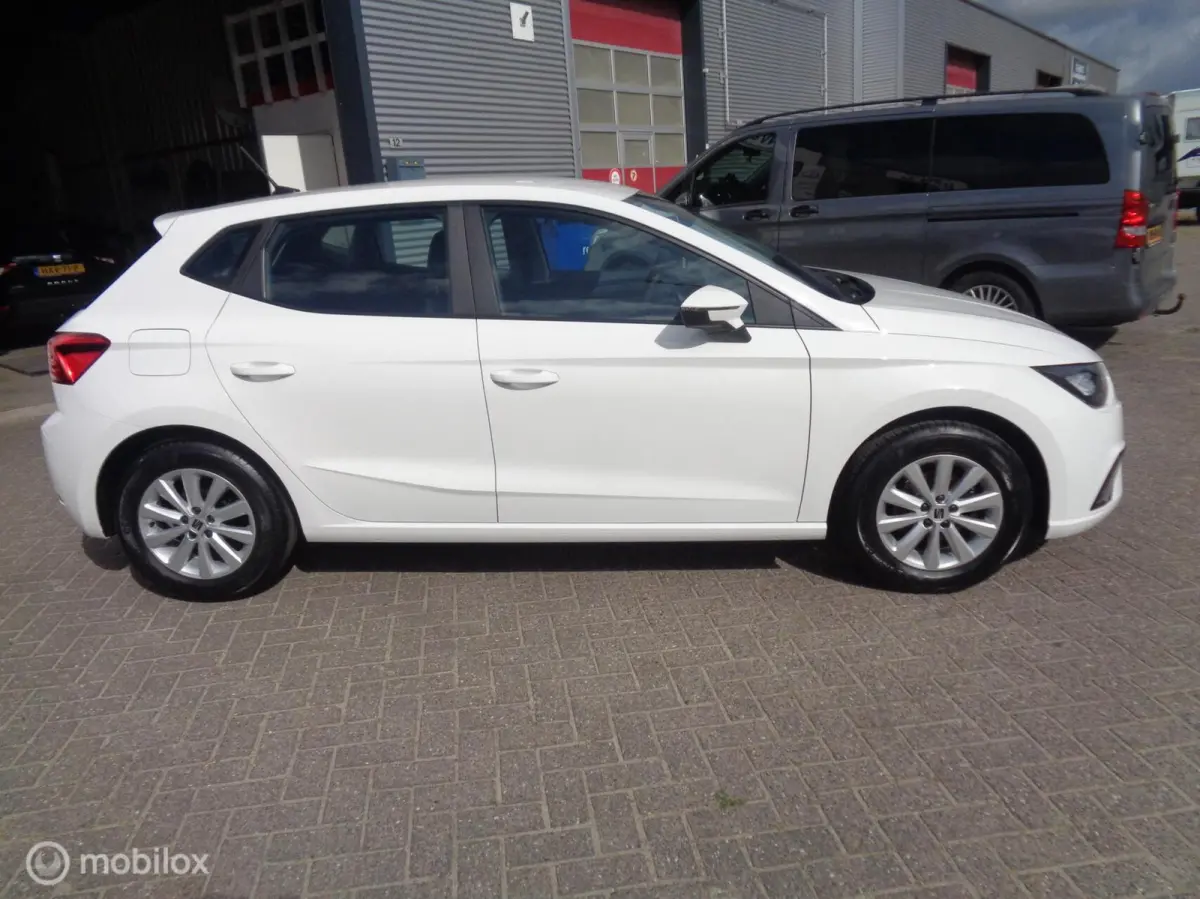 1.0 MPI Style/Airco/PDC/Lm velgen/1st eig/LED/Slechts 52000km/Heel zuinig in verbruik!